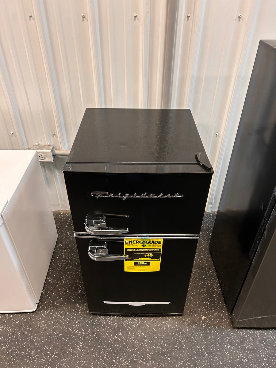Frigidaire 3.2 cu. ft. 2 Door Retro Mini Fridge in Black! (NEW DENTE