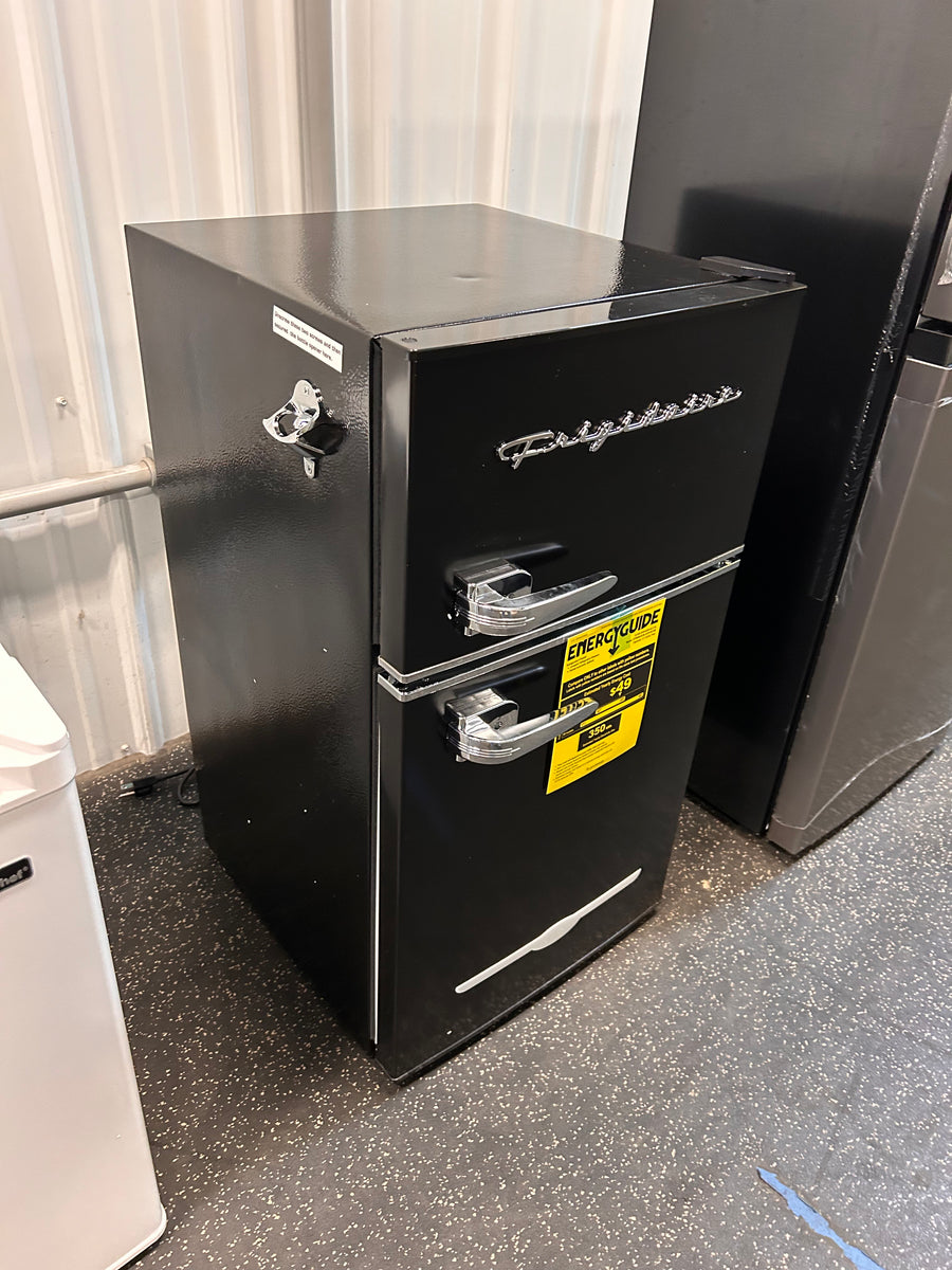 Frigidaire 3.2 cu. ft. 2 Door Retro Mini Fridge in Black! (NEW DENTE