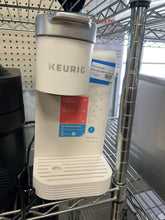 Keurig K-Express Essentials Plus, Iced and Hot Single-Serve K-Cup Pod Coffee Maker, white !! LIGHTLY USED, TESTED WORKS GREAT!!
