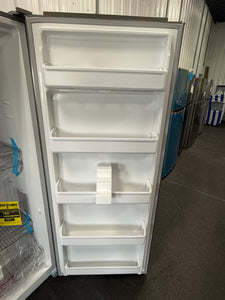 Frigidaire 13 cu. ft. Auto Defrost Garage Ready Upright Freezer in Fingerprint-Resistant Stainless Look!! BRAND NEW(SCRATCH & DENT)!!