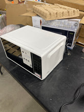 Mainstays 0.7 Cu ft Countertop Microwave Oven, 700 Watts, White**New, minor dent from shipping**