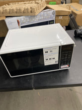 Mainstays 0.7 Cu ft Countertop Microwave Oven, 700 Watts, White**New, minor dent from shipping**