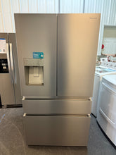 Hisense PureFlat 25.6-cu ft 4-Door Smart French Door Refrigerator with Ice Maker, Water and Ice Dispenser (Stainless Steel) ENERGY STAR!! BRAND NEW!!