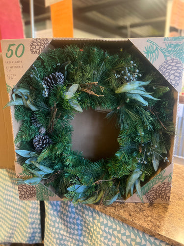 50 LED Lights Dual Color Pre-Lit Battery Operated Wreath 32”- NEW OUT OF BOX!!! (Missing one battery latch, otherwise brand new!)