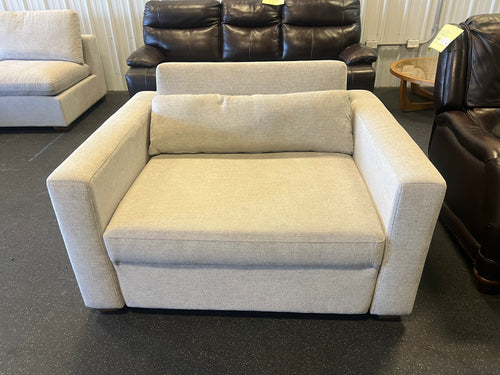 Thomasville Dillard Fabric Twin Size Convertible Sleeper Chair! (NEW OUT OF BOX)