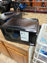 Mainstays 0.7 Cu ft Compact Countertop Microwave Oven, Black!! NEW OUT OF BOX(DENT FROM SHIPPING)!!