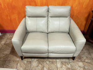 Crosslin Leather Power Reclining Loveseat with Power Headrests!! USED, LIKE NEW(VERY CLEAN)!!!