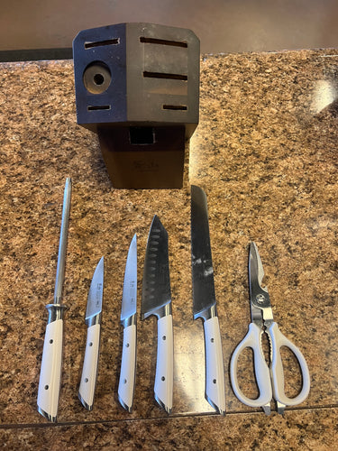 Cangshan Rainier Series German Steel Forged 8-piece Knife Block Set!! USED(MISSING CHEFS KNIFE)!!