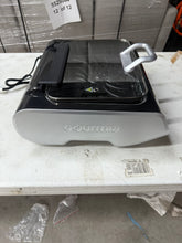 Gourmia FoodStation 5-in-1 Smokeless Grill & Air Fryer with Smoke-Extracting Technology!! LIGHTLY USED, VERY CLEAN!!