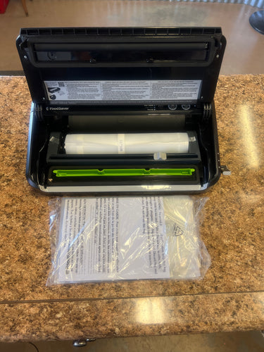 FoodSaver Vacuum Sealing System with Handheld Sealer Attachment!! BRAND NEW IN BOX