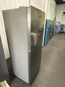 Frigidaire 13 cu. ft. Auto Defrost Garage Ready Upright Freezer in Fingerprint-Resistant Stainless Look!! BRAND NEW(SCRATCH & DENT)!!