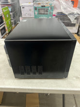 Oster 1.3 Cu. ft. Stainless Steel with Mirror Finish Microwave Oven with Grill!! VERY LIGHLTY USED, TESTED WORKS GREAT!!