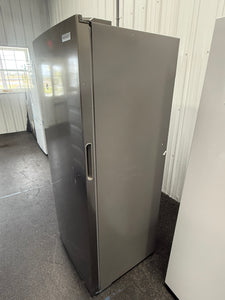 Frigidaire 13 cu. ft. Auto Defrost Garage Ready Upright Freezer in Fingerprint-Resistant Stainless Look!! BRAND NEW(SCRATCH & DENT)!!