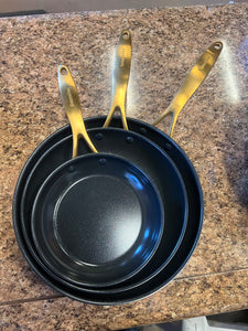 GreenPan Jewel 3-piece Ceramic Non-Stick Skillet Set!! BRAND NEW(MEDIUM PAN HAS WEAR IN THE BOTTOM, TOP IS PERFECTLY CLEAN!)