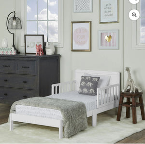 Dream on Me Brookside Toddler Bed, White- new in box