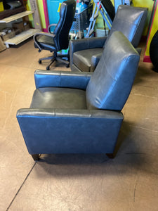 Barcalounger Ridgefield Leather Pushback Recliner!! NEW AND ASSEMBLED, MINOR SCRATCH FROM SHIPPING!!