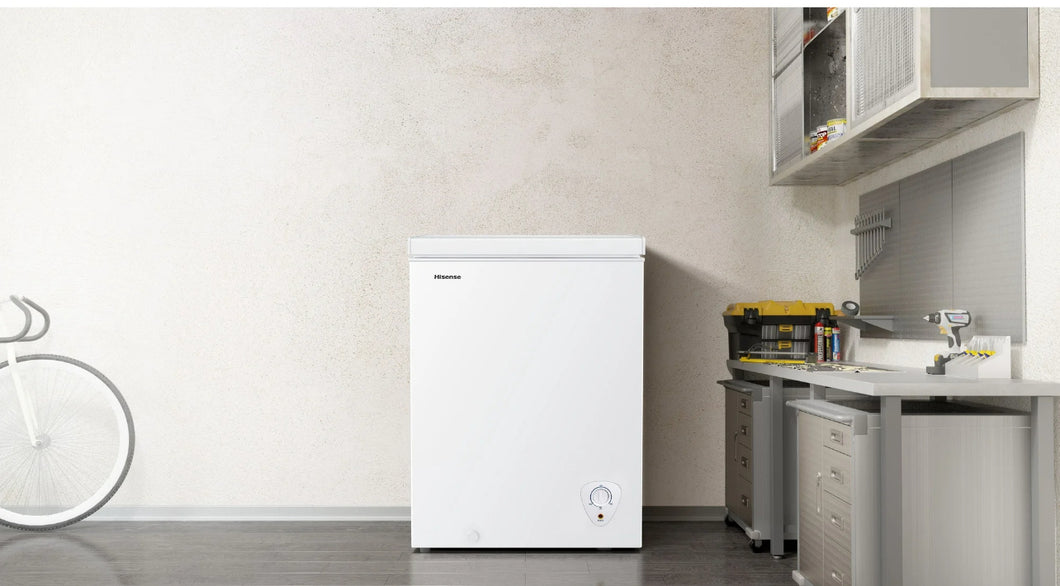 Hisense Garage Ready 5 cf ft Chest Freezer- White- new - scratch and dent - work great!