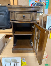 Tresanti Chairside Table with Power!

-Brand new out of the box