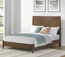 Universal Broadmoore Powell Queen Bed! (NEW - SCRATCHED) - (PHOTOS SHOEN PREVIOUSLY ASSEMBLED FRAME!)