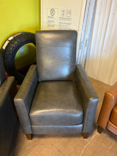 Barcalounger Ridgefield Leather Pushback Recliner!! NEW AND ASSEMBLED!!