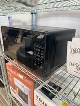 Mainstays 0.7 Cu ft Countertop Microwave Oven, 700 Watts, Black!! LIGHTLY USED, MINOR SCRATCH & DENT- WE DO NOT SHIP!!
