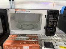 Mainstays 0.7 Cu ft Countertop Microwave Oven, 700 Watts, Black!! LIGHTLY USED, MINOR SCRATCH & DENT- WE DO NOT SHIP!!
