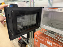 Mainstays 0.7 Cu ft Countertop Microwave Oven, 700 Watts, Black!! LIGHTLY USED, MINOR SCRATCH & DENT- WE DO NOT SHIP!!