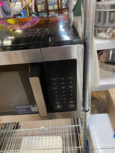 Upgrade your kitchen with the Maytag 1.3 cu. ft. countertop microwave designed for modern efficiency. Delivering 1100 watts of power, it heats meals quickly and evenly, while the 12.8-inch glass turntable ensures consistent cooking and easy cleanup. USED