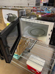 Upgrade your kitchen with the Maytag 1.3 cu. ft. countertop microwave designed for modern efficiency. Delivering 1100 watts of power, it heats meals quickly and evenly, while the 12.8-inch glass turntable ensures consistent cooking and easy cleanup. USED