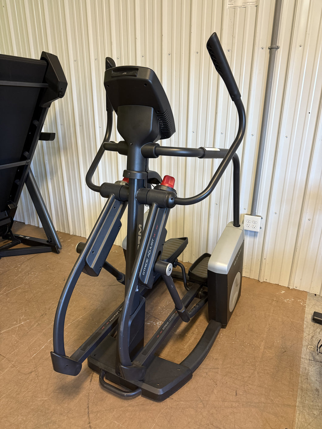 PROFORM 16.0 MME Elliptical!! NEW AND ASSEMBLED(MINOR CRACK FROM SHIPPING)!!