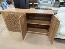 BELLEZE 65 Inch Fluted Buffet Cabinet with Storage, Symmetrical Arc Accent Sideboard Large Console Table for Dining Room, Kitchen, and Living Room (Caramel Brown)