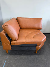 SINGLE CORNER ACCENT CHAIR! (NEW)