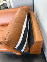 SINGLE CORNER ACCENT CHAIR! (NEW)