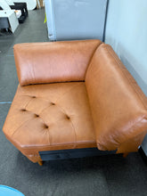 SINGLE CORNER ACCENT CHAIR! (NEW)