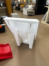 Step-2 Skye In-Pool Ledge Outdoor Lounger!! BRAND NEW- WE DO NOT SHIP!!