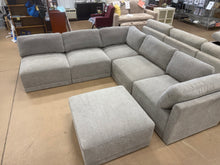 Thomasville Fallon 6-Piece Modular Sectional with Ottoman – Gray!! BRAND NEW!!