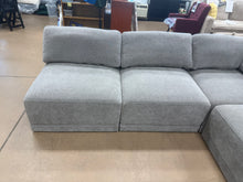 Thomasville Fallon 6-Piece Modular Sectional with Ottoman – Gray!! BRAND NEW!!