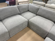 Thomasville Fallon 6-Piece Modular Sectional with Ottoman – Gray!! BRAND NEW!!