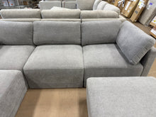 Thomasville Fallon 6-Piece Modular Sectional with Ottoman – Gray!! BRAND NEW!!