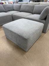 Thomasville Fallon 6-Piece Modular Sectional with Ottoman – Gray!! BRAND NEW!!