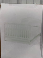 DaVinci Charlie 4 in 1 Wood Convertible Crib in White! (NEW IN BOX)