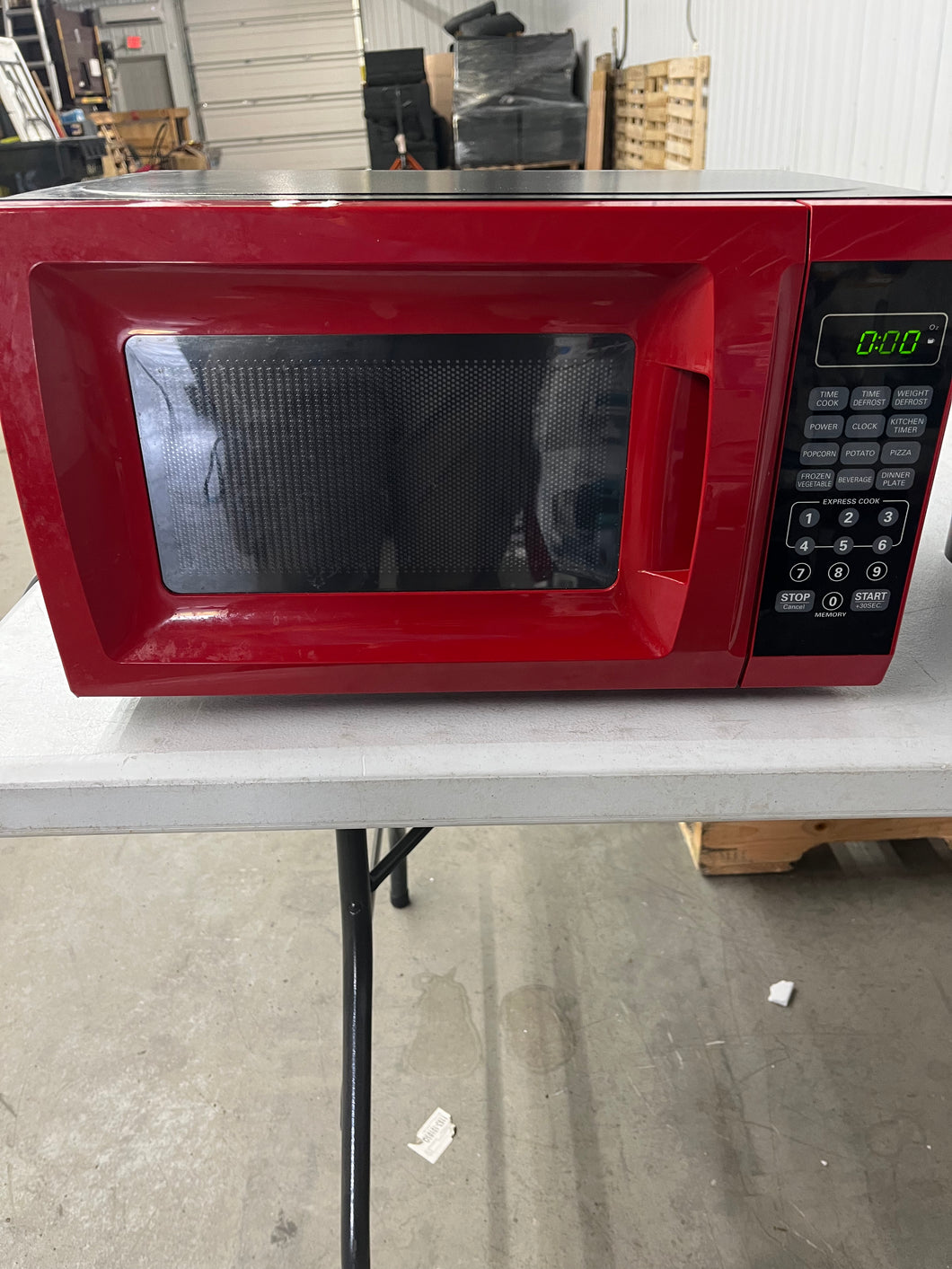 Mainstays 0.7 cu. ft. Countertop Microwave Oven, 700 Watts, Red, **Dirty from shipping**
