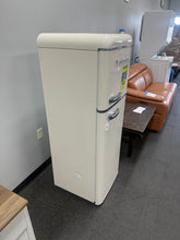 Frigidaire 7.5 Cu. Ft. Top Mount Retro Refrigerator Freezer Combo, Apartment Size Upright Fridge Freezer -CREAM