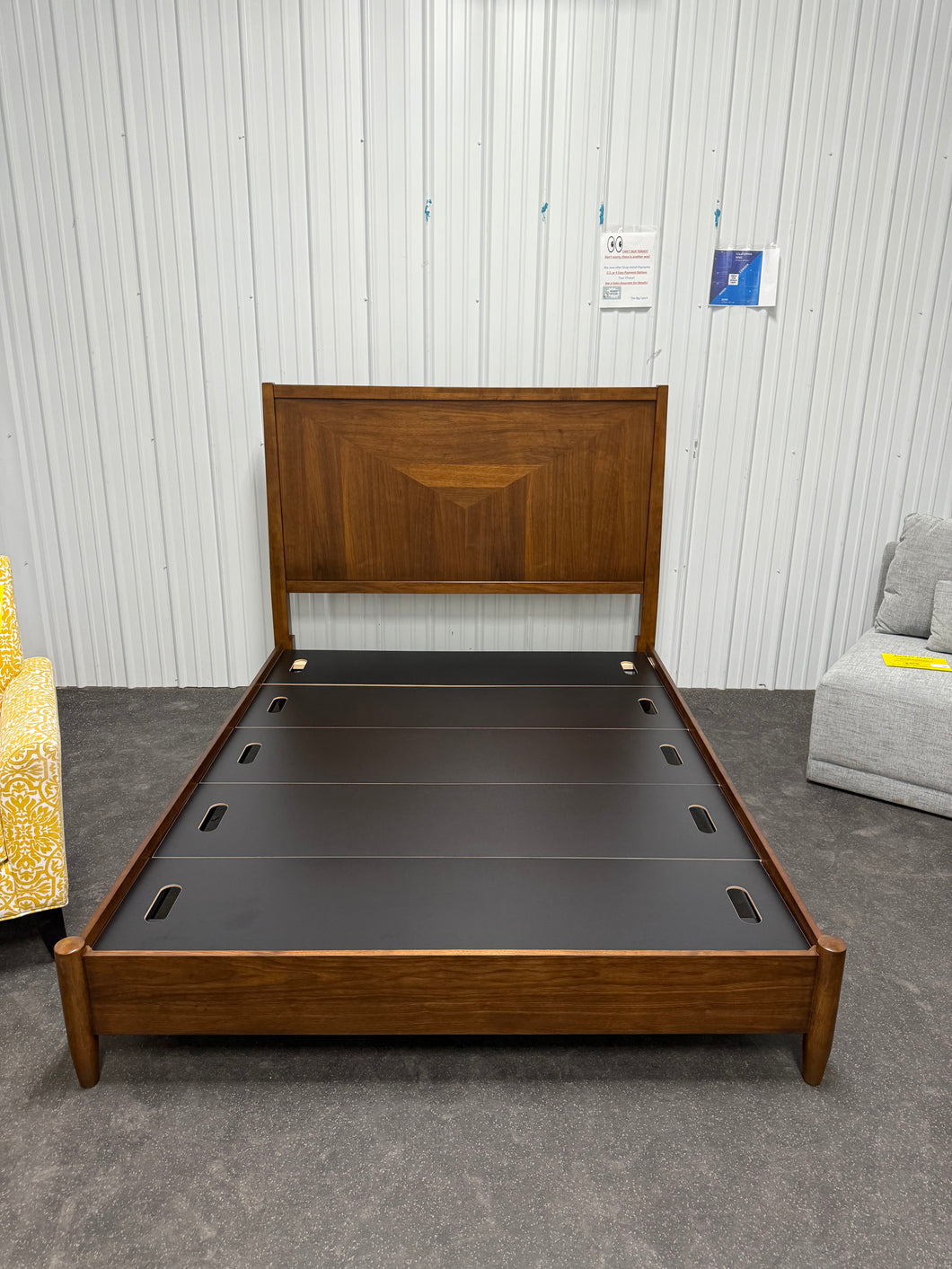 Universal Broadmoore Powell Queen Bed! (NEW - SCRATCHED) - (PHOTOS SHOEN PREVIOUSLY ASSEMBLED FRAME!)