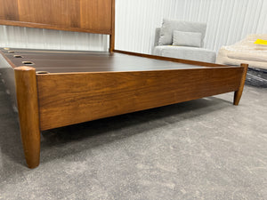 Universal Broadmoore Powell Queen Bed! (NEW - SCRATCHED) - (PHOTOS SHOEN PREVIOUSLY ASSEMBLED FRAME!)