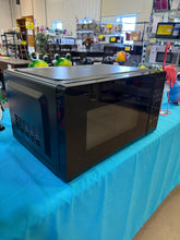 Mainstays 1.1 Cu ft Countertop Microwave Oven, 1000 Watts, Black! (USED/SCRATCHED/CLEAN - WORKS GREAT!)