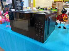 Mainstays 1.1 Cu ft Countertop Microwave Oven, 1000 Watts, Black! (USED/SCRATCHED/CLEAN - WORKS GREAT!)
