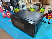 Mainstays 1.1 Cu ft Countertop Microwave Oven, 1000 Watts, Black! (USED/SCRATCHED/CLEAN - WORKS GREAT!)