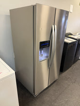 Whirlpool 28.4-cu ft Side-by-Side Refrigerator with Ice Maker, Water and Ice Dispenser (Fingerprint Resistant Stainless Steel)!! NEW(MINOR DENT FROM SHIPPING)!!