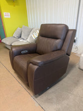 FLEXSTEEL GRIFFIN ITALIAN LEATHER POWER RECLINER WITH POWER HEADREST & LUMBAR!! 🔥
